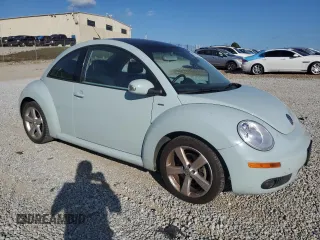 2010 Volkswagen New Beetle Coupe with VIN 3VWRG3AG4AM034180, listed as a Copart auction lot 80042344 with 85,104 mi miles and Salvage Title. Bid and sale history available at carsss.com. Image 4.