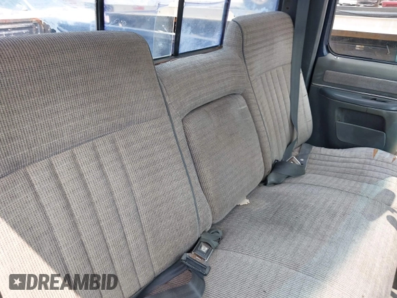 1990 Ford F-150 z VIN 1FTDF15Y0LLB15639, wystawiony jako IAAI lot #42384573 z przebiegiem 94 885 mil mil oraz . Historia ofert i sprzedaży dostępna na DreamBid. Obrazek 8.