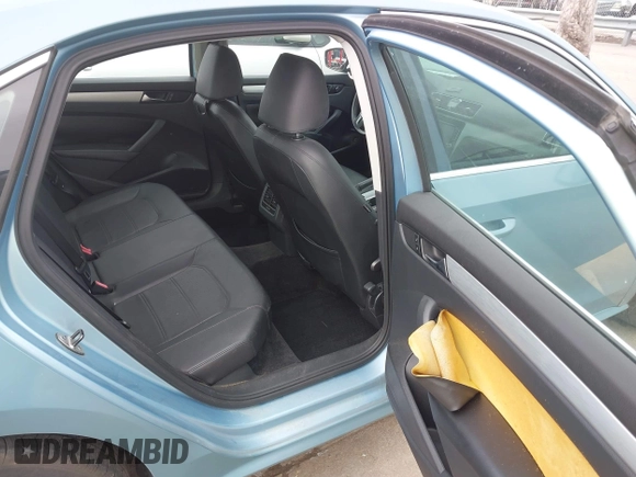 2013 Volkswagen Passat SE w/Sunroof with VIN 1VWBH7A3XDC083442, listed as a IAAI auction lot 41529678 with 138,825 mi miles. Bid and sale history available at carsss.com. Image 8.