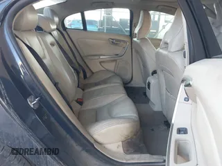 2014 Volvo S60 T5 with VIN YV1612FS2E2282675, listed as a IAAI auction lot 40797039 with 121,598 mi miles. Bid and sale history available at carsss.com. Image 8.