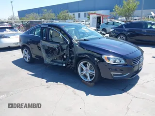 2016 Volvo S60 T5 Premier z VIN YV1612TK2G2415958, wystawiony jako IAAI lot #42740502 z przebiegiem 72 590 mil mil oraz . Historia ofert i sprzedaży dostępna na DreamBid. Obrazek 1.