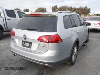 2017 Volkswagen Golf S z VIN 3VWH17AU6HM513429, wystawiony jako IAAI lot #41871392 z przebiegiem 63 787 mil mil oraz . Historia ofert i sprzedaży dostępna na DreamBid. Obrazek 4.