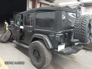 2018 Jeep Wrangler Unlimited Sahara z VIN 1C4HJXEN6JW294774, wystawiony jako IAAI lot #41573606 z przebiegiem 49 325 mil mil oraz . Historia ofert i sprzedaży dostępna na DreamBid. Obrazek 3.