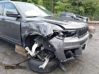 2023 Jeep Grand Cherokee Laredo с VIN 1C4RJKAG6P8828982, выставлен на аукционе IAAI как лот 42251341 с пробегом 54 028 миль миль и . История ставок и продаж доступна на DreamBid. Изображение 6.