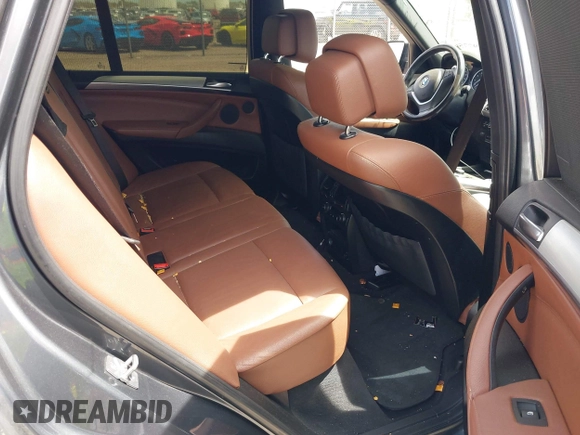 2012 BMW X5 35i z VIN 5UXZV4C53CL987556, wystawiony jako IAAI lot #42297756 z przebiegiem 190 922 mil mil oraz . Historia ofert i sprzedaży dostępna na DreamBid. Obrazek 8.