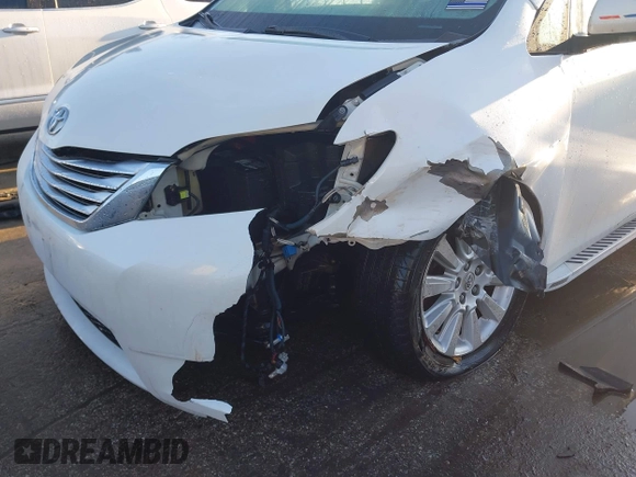 2012 Toyota Sienna XLE with VIN 5TDDK3DCXCS032344, listed as a IAAI auction lot 41205400 with 105,274 mi miles. Bid and sale history available at carsss.com. Image 6.