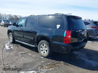 2010 Chevrolet Suburban LT with VIN 1GNUKJE35AR147956, listed as a IAAI auction lot 41722353 with 277,153 mi miles. Bid and sale history available at carsss.com. Image 3.