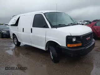 2015 GMC Savana Cargo z VIN 1GTW7FCF3F1277978, wystawiony jako IAAI lot #42343762 z przebiegiem 69 902 mil mil oraz . Historia ofert i sprzedaży dostępna na DreamBid. Obrazek 1.