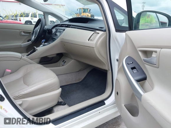 2010 Toyota Prius II z VIN JTDKN3DUXA0215802, wystawiony jako IAAI lot #42494467 z przebiegiem 232 803 mil mil oraz . Historia ofert i sprzedaży dostępna na DreamBid. Obrazek 5.