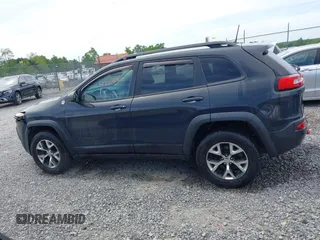 2017 Jeep Cherokee Trailhawk z VIN 1C4PJMBS1HW569093, wystawiony jako IAAI lot #42286940 z przebiegiem 121 876 mil mil oraz . Historia ofert i sprzedaży dostępna na DreamBid. Obrazek 14.