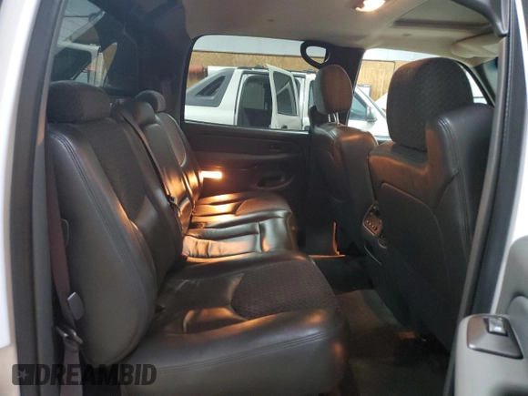 2003 Chevrolet Avalanche z VIN 3GNEK13TX3G209121, wystawiony jako Copart lot #59761055 z przebiegiem 37 766 mil mil oraz Czysty tytuł • Clean title. Historia ofert i sprzedaży dostępna na DreamBid. Obrazek 10.