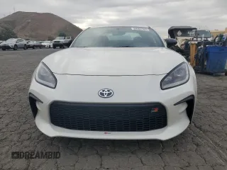 2024 Toyota GR86 with VIN JF1ZNBB10R9754699, listed as a Copart auction lot 84307534 with 2,078 mi miles and Salvage Title. Bid and sale history available at carsss.com. Image 5.