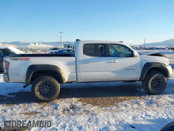 2021 Toyota Tacoma 4WD SR5 with VIN 3TMDZ5BN6MM105593, listed as a IAAI auction lot 41424096 with 39,215 mi miles. Bid and sale history available at carsss.com. Image 14.