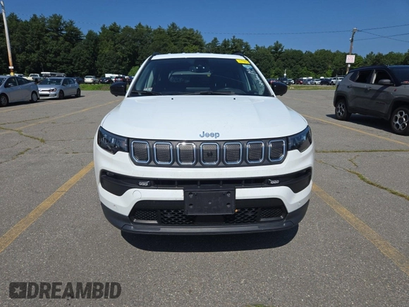 2022 Jeep Compass Latitude z VIN 3C4NJDBB2NT205936, wystawiony jako IAAI lot #42885857 z przebiegiem 39 157 mil mil oraz . Historia ofert i sprzedaży dostępna na DreamBid. Obrazek 47.