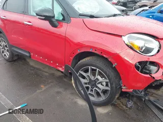 2021 FIAT 500X Trekking z VIN ZFBNF3B17MP944728, wystawiony jako IAAI lot #41460442 z przebiegiem 27 574 mil mil oraz . Historia ofert i sprzedaży dostępna na DreamBid. Obrazek 6.
