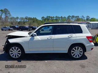 2010 Mercedes-Benz GLK with VIN WDCGG5GB6AF352765, listed as a IAAI auction lot 41832692 with 135,933 mi miles. Bid and sale history available at carsss.com. Image 15.