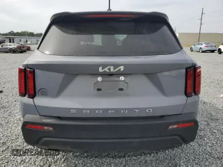 2022 Kia Sorento LX z VIN 5XYRG4LC0NG082538, wystawiony jako Copart lot #53809285 z przebiegiem 43 910 mil mil oraz Szkoda całkowita • Salvage title. Historia ofert i sprzedaży dostępna na DreamBid. Obrazek 6.