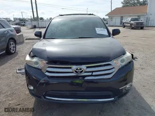2013 Toyota Highlander with VIN 5TDZK3EH3DS138488, listed as a IAAI auction lot 41456921 with 131,918 mi miles. Bid and sale history available at carsss.com. Image 6.