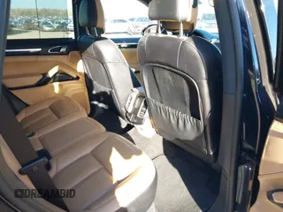 2017 Porsche Cayenne S z VIN WP1AB2A26HLA53031, wystawiony jako IAAI lot #41200509 z przebiegiem 92 305 mil mil oraz . Historia ofert i sprzedaży dostępna na DreamBid. Obrazek 8.