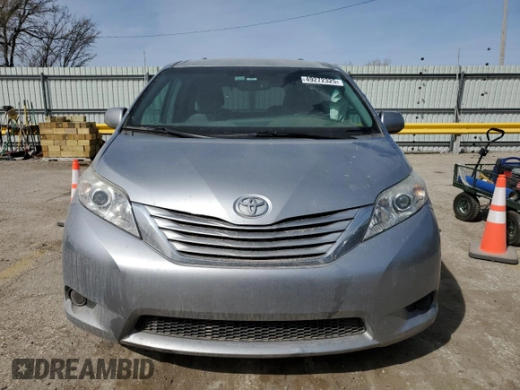 2015 Toyota Sienna LE AAS with VIN 5TDKK3DC7FS652662, listed as a Copart auction lot 49272325 with 129,652 mi miles and Salvage Title. Bid and sale history available at DreamBid. Image 5.