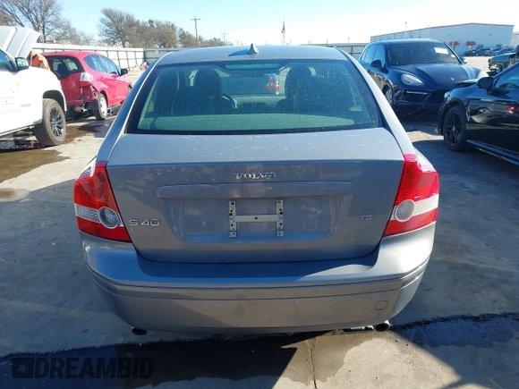 2005 Volvo S40 with VIN YV1MS682352101690, listed as a IAAI auction lot 41381539 with 104,494 mi miles. Bid and sale history available at carsss.com. Image 17.