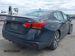 2022 Nissan Altima SV z VIN 1N4BL4DV8NN318591, wystawiony jako IAAI lot #42039464 z przebiegiem 73 129 mil mil oraz . Historia ofert i sprzedaży dostępna na DreamBid. Obrazek 4.
