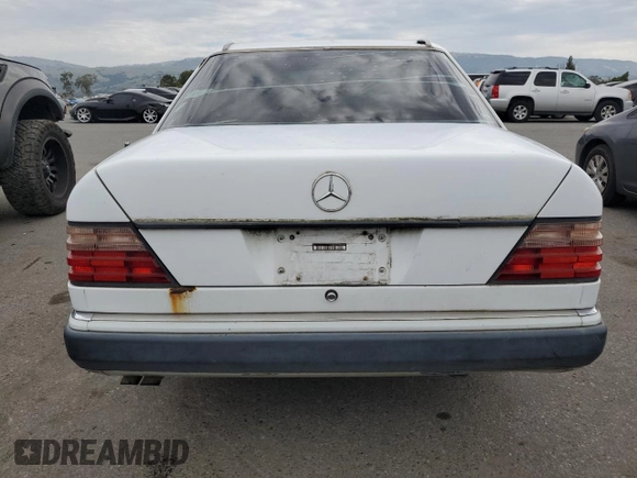 1992 Mercedes-Benz 400 E z VIN WDBEA34E9NB732177, wystawiony jako Copart lot #46317205 z przebiegiem 254 133 mil mil oraz Czysty tytuł • Clean title. Historia ofert i sprzedaży dostępna na DreamBid. Obrazek 6.
