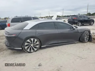 2023 Lucid Air Grand Touring z VIN 50EA1GBA8PA001431, wystawiony jako Copart lot #75683014 z przebiegiem 12 117 mil mil oraz Szkody całkowita. Historia ofert i sprzedaży dostępna na DreamBid. Obrazek 3.