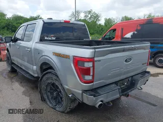 2023 Ford F-150 XL z VIN 1FTEW1E83PFB26367, wystawiony jako IAAI lot #42067676 z przebiegiem 32 068 mil mil oraz . Historia ofert i sprzedaży dostępna na DreamBid. Obrazek 3.