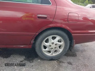 2000 Toyota Camry CE z VIN JT2BG22K3Y0521541, wystawiony jako IAAI lot #42074772 z przebiegiem 144 587 mil mil oraz . Historia ofert i sprzedaży dostępna na DreamBid. Obrazek 18.