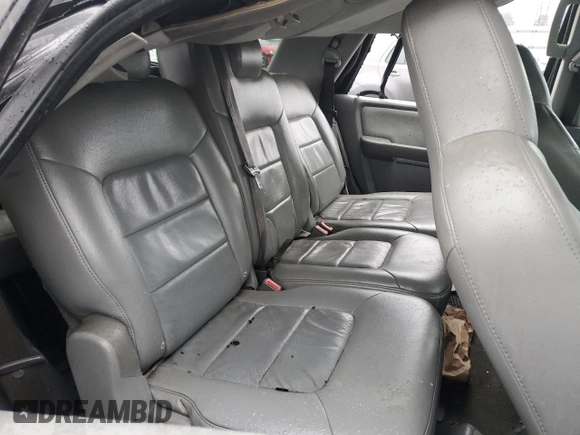 2004 Ford Expedition Special Service with VIN 1FMPU15L74LB58881, listed as a Copart auction lot 42565265 with 301,124 mi miles and Non Repairable. Bid and sale history available at carsss.com. Image 11.
