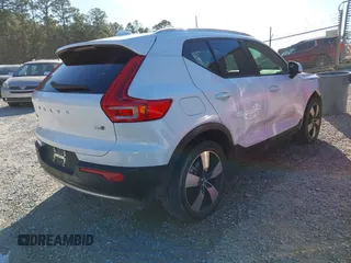 2021 Volvo XC40 Momentum with VIN YV4162UK8M2499552, listed as a IAAI auction lot 41375452 with 72,189 mi miles. Bid and sale history available at carsss.com. Image 4.