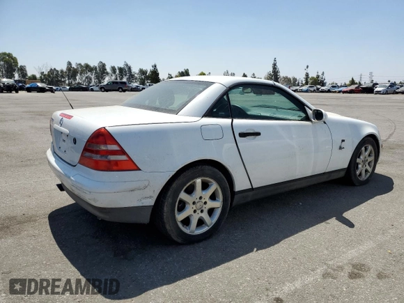 2000 Mercedes-Benz SLK-Class Kompressor with VIN WDBKK47F3YF152074, listed as a Copart auction lot 60143604 with 155,610 mi miles and Clean Title. Bid and sale history available at carsss.com. Image 3.