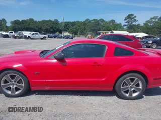 2008 Ford Mustang GT Deluxe z VIN 1ZVHT82H285184963, wystawiony jako IAAI lot #42479534 z przebiegiem 164 349 mil mil oraz . Historia ofert i sprzedaży dostępna na DreamBid. Obrazek 14.
