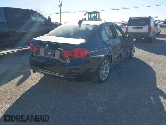 2018 BMW 3 Series 320i xDrive z VIN WBA8A3C52JA494542, wystawiony jako IAAI lot #41371426 z przebiegiem Nie podano mil oraz . Historia ofert i sprzedaży dostępna na DreamBid. Obrazek 4.