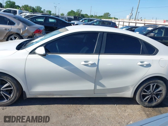 2022 Kia Forte LXS z VIN 3KPF24AD9NE490305, wystawiony jako IAAI lot #41979052 z przebiegiem 80 334 mil mil oraz . Historia ofert i sprzedaży dostępna na DreamBid. Obrazek 14.