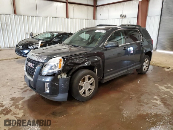 2013 GMC Terrain SLT z VIN 2GKFLVEKXD6396996, wystawiony jako Copart lot #58019125 z przebiegiem 138 205 mil mil oraz Czysty tytuł • Clean title. Historia ofert i sprzedaży dostępna na DreamBid. Obrazek 1.