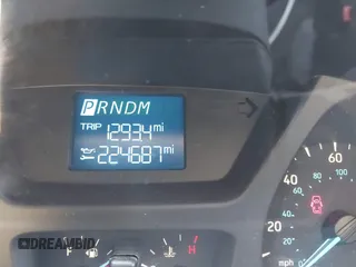 2015 Ford Transit Cargo z VIN 1FTNE2CM6FKA08103, wystawiony jako IAAI lot #42137844 z przebiegiem 224 687 mil mil oraz . Historia ofert i sprzedaży dostępna na DreamBid. Obrazek 15.