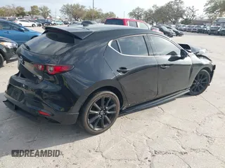 2023 Mazda 3 Premium Plus z VIN JM1BPBNY0P1615814, wystawiony jako IAAI lot #41718577 z przebiegiem Nie podano mil oraz . Historia ofert i sprzedaży dostępna na DreamBid. Obrazek 4.