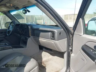 2005 Chevrolet Suburban Z71 with VIN 3GNFK16Z65G214436, listed as a IAAI auction lot 42104821 with 230,386 mi miles. Bid and sale history available at carsss.com. Image 5.