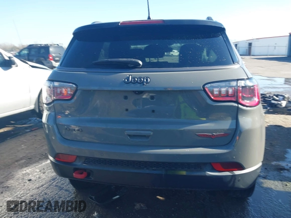 2022 Jeep Compass Trailhawk z VIN 3C4NJDDBXNT108822, wystawiony jako IAAI lot #41158116 z przebiegiem 41 368 mil mil oraz . Historia ofert i sprzedaży dostępna na DreamBid. Obrazek 16.