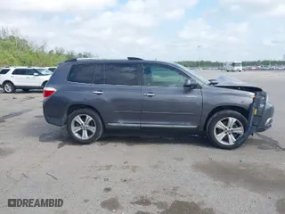 2011 Toyota Highlander Limited with VIN 5TDYK3EH8BS043420, listed as a IAAI auction lot 41936665 with 205,590 mi miles. Bid and sale history available at carsss.com. Image 13.