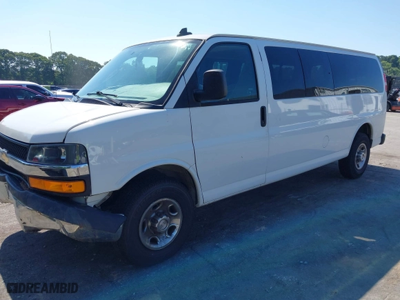 2018 Chevrolet Express Passenger LT with VIN 1GAZGPFG2J1332171, listed as a IAAI auction lot 39459519 with 71,541 mi miles. Bid and sale history available at carsss.com. Image 17.