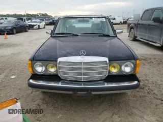 1984 Mercedes-Benz 300 with VIN WDBAB33A9EA047709, listed as a Copart auction lot 68974194 with 86,301 mi miles and Salvage Title. Bid and sale history available at carsss.com. Image 5.