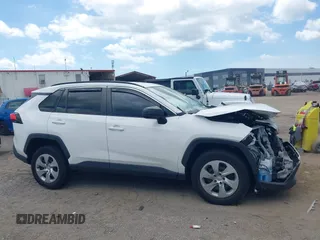 2021 Toyota RAV4 LE z VIN 2T3H1RFV8MW182801, wystawiony jako IAAI lot #42519435 z przebiegiem 44 932 mil mil oraz . Historia ofert i sprzedaży dostępna na DreamBid. Obrazek 13.
