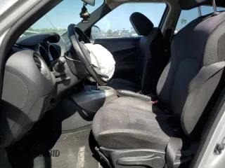 2013 Nissan Juke SV z VIN JN8AF5MR8DT212176, wystawiony jako Copart lot #53078745 z przebiegiem 72 799 mil mil oraz Szkoda całkowita • Salvage title. Historia ofert i sprzedaży dostępna na DreamBid. Obrazek 7.