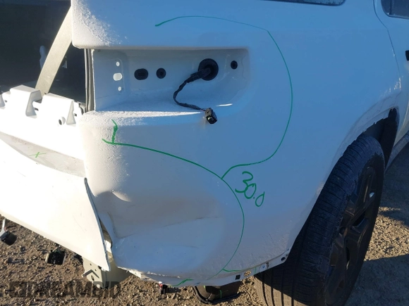 2025 Rivian R1S Adventure z VIN 7PDSGBBA3SN052257, wystawiony jako IAAI lot #41289615 z przebiegiem 2746 mil mil oraz . Historia ofert i sprzedaży dostępna na DreamBid. Obrazek 6.