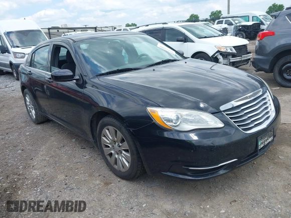 2014 Chrysler 200 LX z VIN 1C3CCBAB7EN231122, wystawiony jako IAAI lot #42375906 z przebiegiem 197 000 mil mil oraz . Historia ofert i sprzedaży dostępna na DreamBid. Obrazek 1.