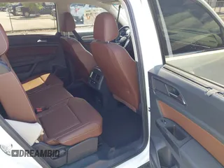 2021 Volkswagen Atlas SE z VIN 1V2WR2CA2MC529355, wystawiony jako IAAI lot #41972048 z przebiegiem 63 970 mil mil oraz . Historia ofert i sprzedaży dostępna na DreamBid. Obrazek 8.
