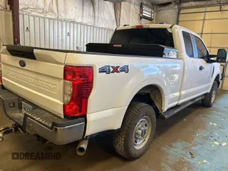 2022 Ford F-250 XL z VIN 1FT7X2B62NEE67860, wystawiony jako IAAI lot #42631433 z przebiegiem 71 328 mil mil oraz . Historia ofert i sprzedaży dostępna na DreamBid. Obrazek 6.